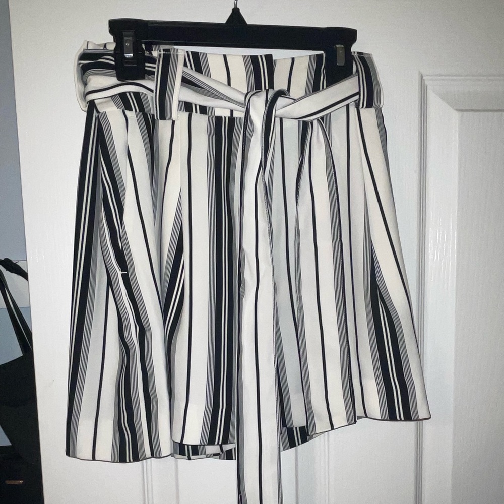 Women’s black & white striped shorts with a belt! Size 6. Barely worn!